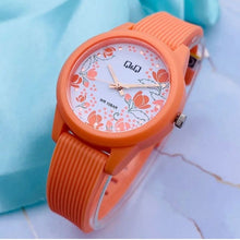 Cargar imagen en el visor de la galería, Q&amp;Q Original Dama Naranja
